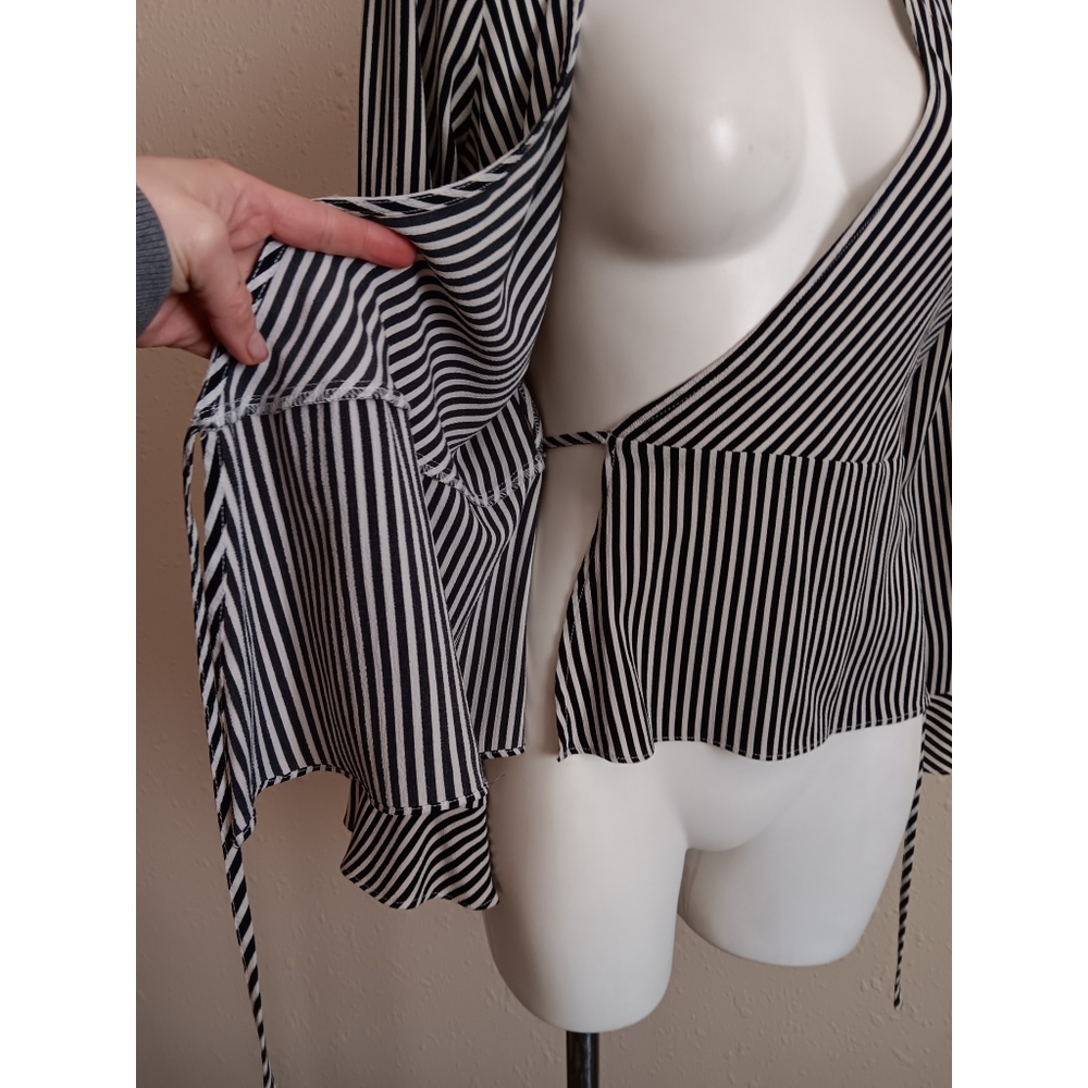 H&M Divided Ling Sleeve Peplum Wrap Top - Picture 5 of 7